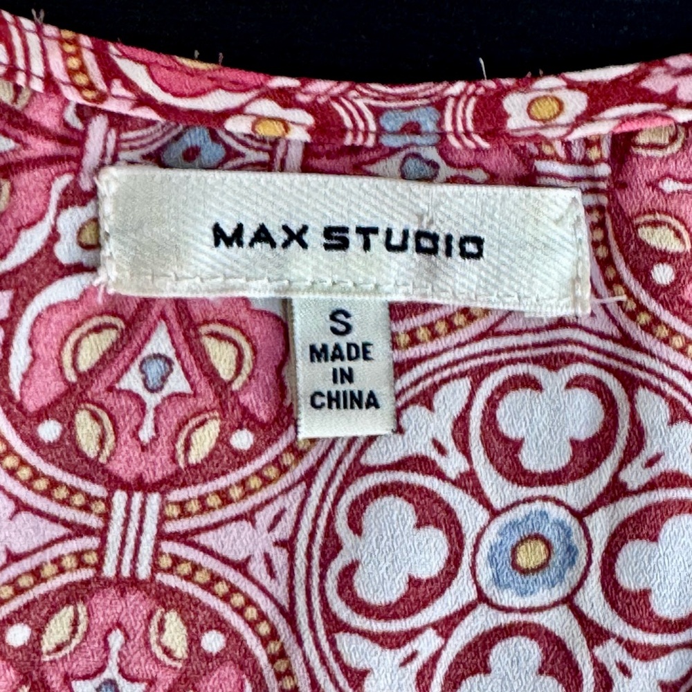 Women’s Max Studio Geometric Print V-Neck Blouse - size S - Picture 7 of 11